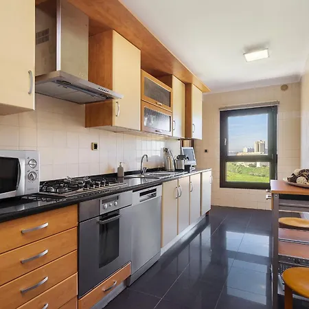 Appartamento Spacious 2br With Free Parking In By Soulplaces Lisbona