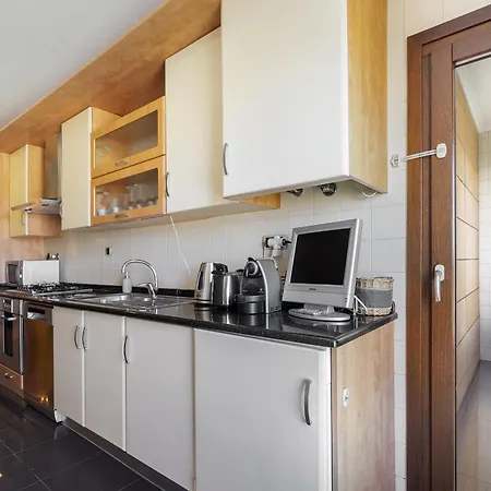 Spacious 2br With Free Parking In By Soulplaces Apartman *