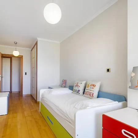 Spacious 2br With Free Parking In By Soulplaces Apartman