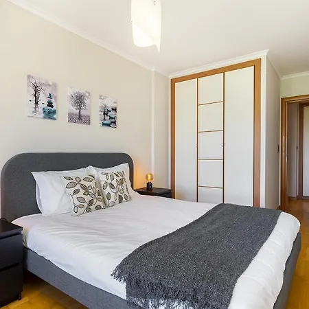 Spacious 2br With Free Parking In By Soulplaces Apartment *
