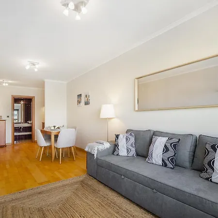 Spacious 2br With Free Parking In By Soulplaces Apartament Lizbona